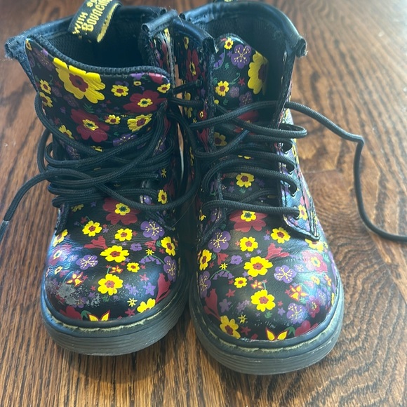 Doc Martens- Floral Boot, toddler size 7 - Picture 1 of 3